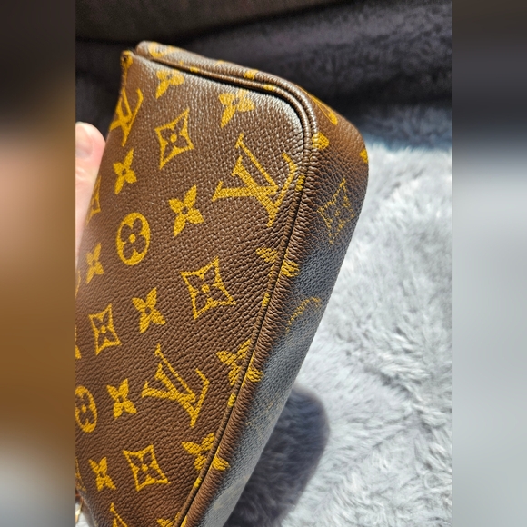 Authentic Louis Vuitton Pochette Accessoire Monogram- Excellent Condition - Picture 7 of 16
